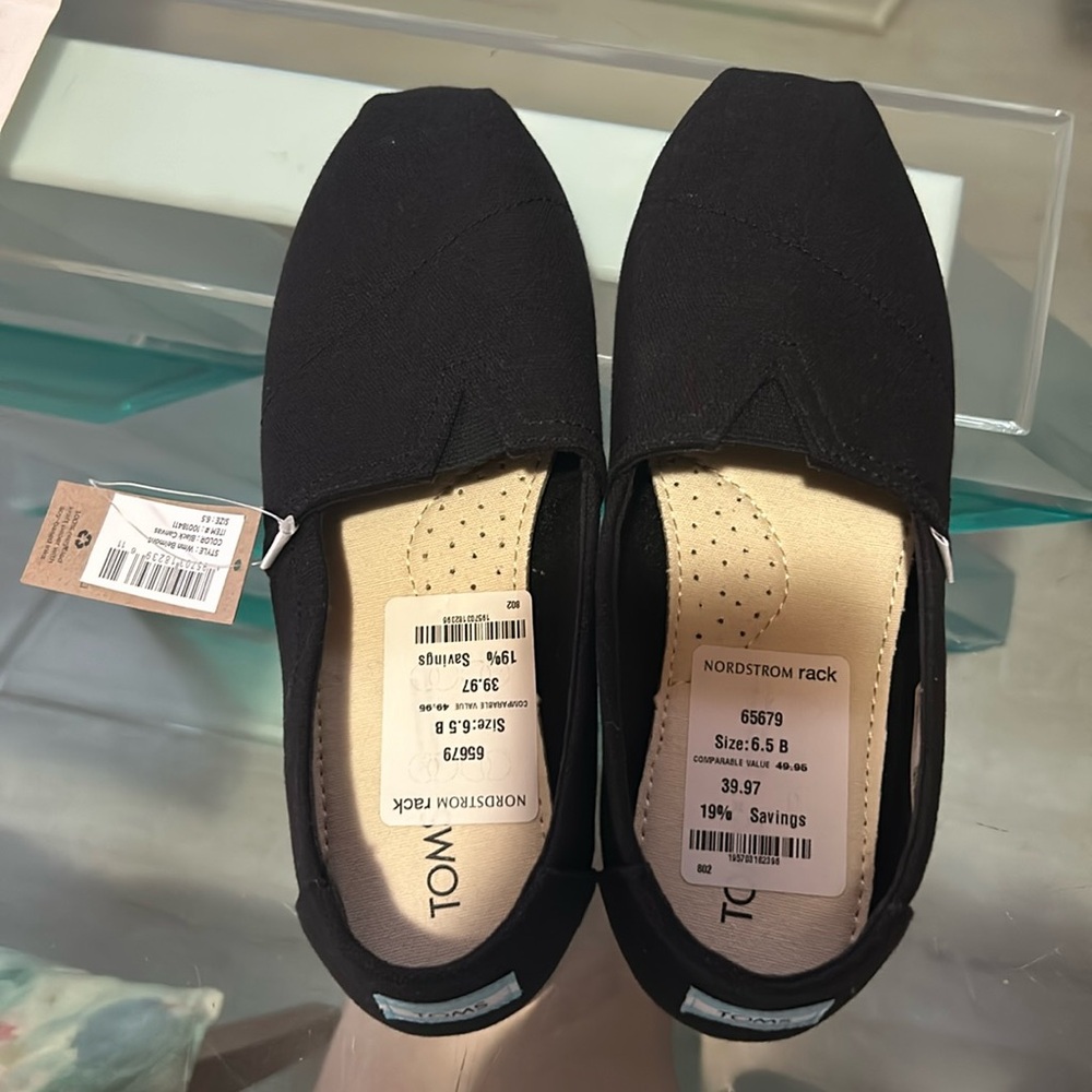 Brand new Toms